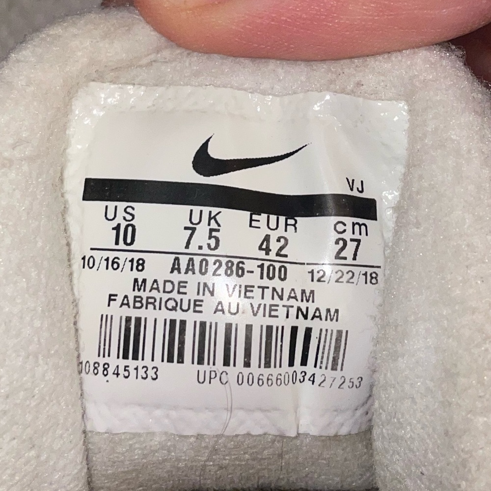 Nike Women’s Volleyball Shoes Size 10 - Picture 8 of 8